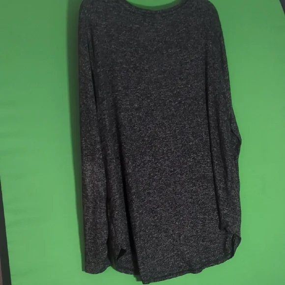 Old Navy Charcoal Long Sleeve Tee - Picture 3 of 4